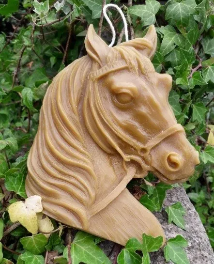 Sujet en cire : Cheval à suspendre